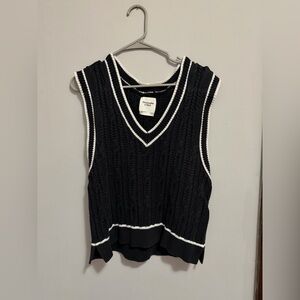 Abercrombie & Fitch Black Cable Knit Sleeveless V-Neck Vest with White Trim
